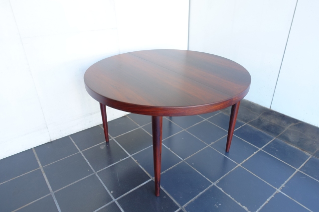 ROSEWOOD ROUND DINNING TABLE