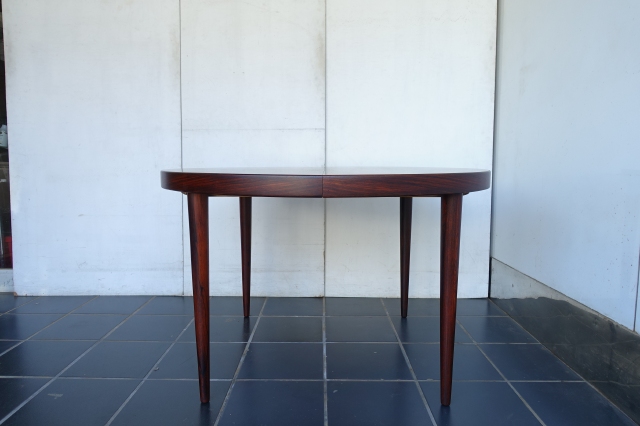 ROSEWOOD ROUND DINNING TABLE