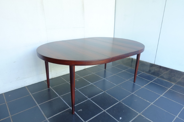 ROSEWOOD ROUND DINNING TABLE