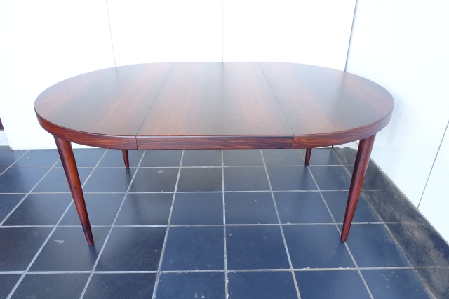 ROSEWOOD ROUND DINNING TABLE