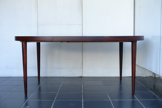 ROSEWOOD ROUND DINNING TABLE