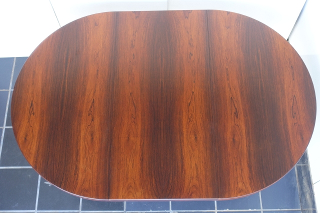 ROSEWOOD ROUND DINNING TABLE