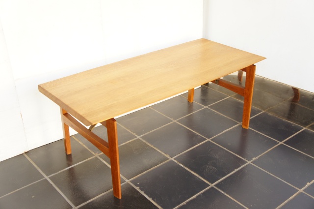 OAK LOW TABLE